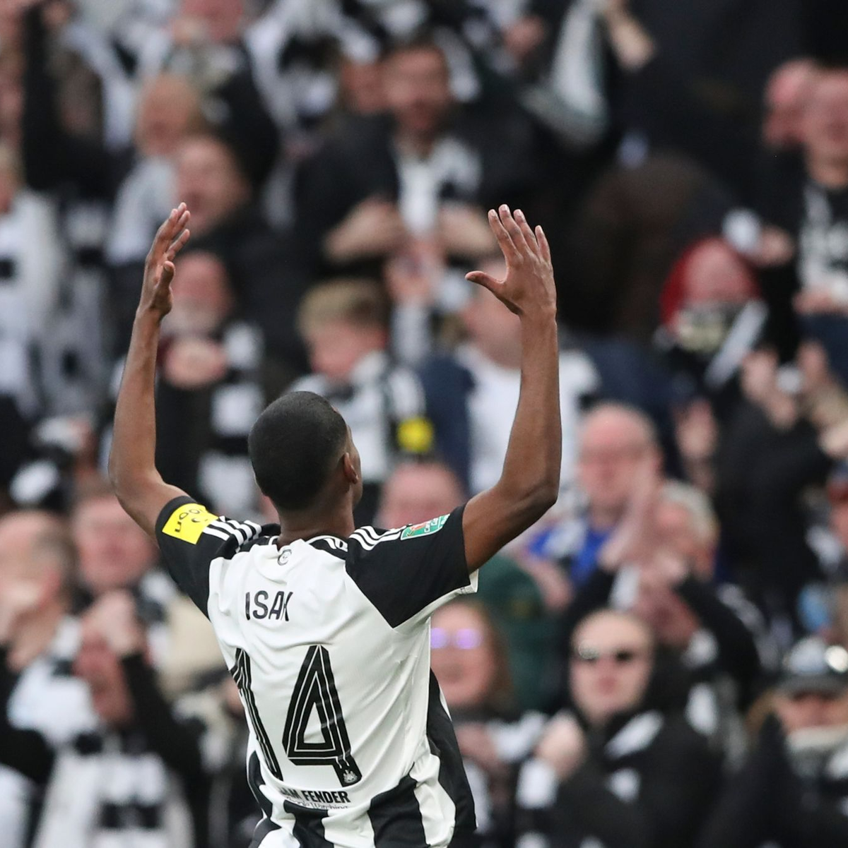Der ehemalige Dortmunder Alexander Isak bescherte Newcastle United den ersten nationalen Titel seit 70 Jahren. - Foto: Scott Heppell/AP/dpa