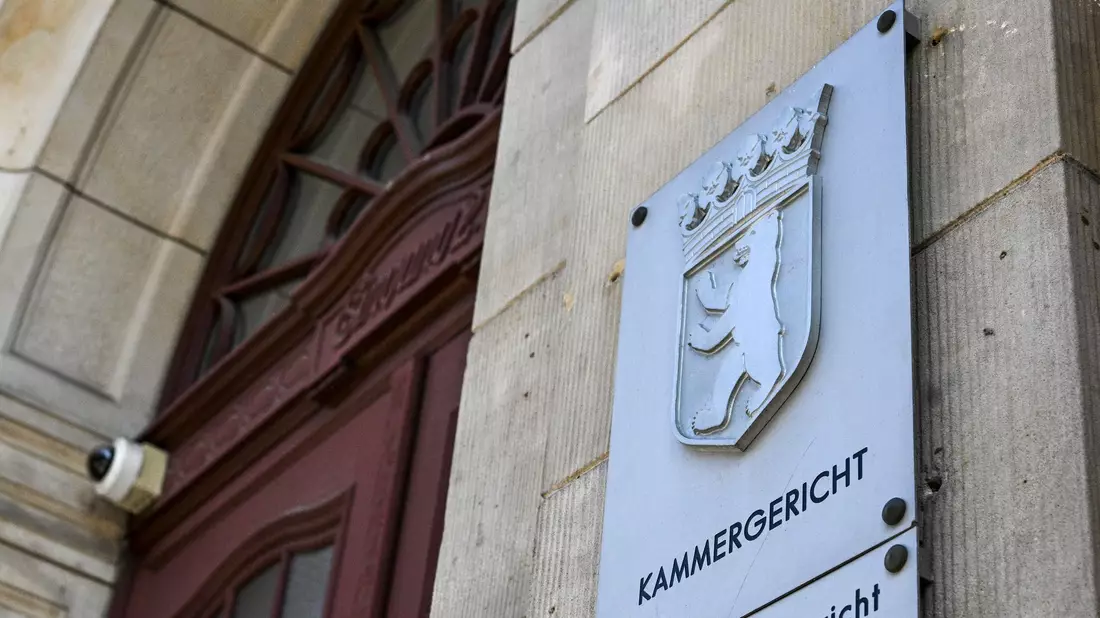  Zwei mutmaßliche ehemalige Mitglieder der linksextremistischen Gruppe «Das Komitee» kommen vor Gericht. (Symbolbild)  - Bild: Jens Kalaene/dpa