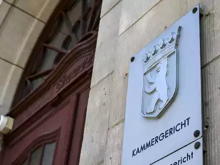  Zwei mutmaßliche ehemalige Mitglieder der linksextremistischen Gruppe «Das Komitee» kommen vor Gericht. (Symbolbild)  - Foto: Jens Kalaene/dpa
