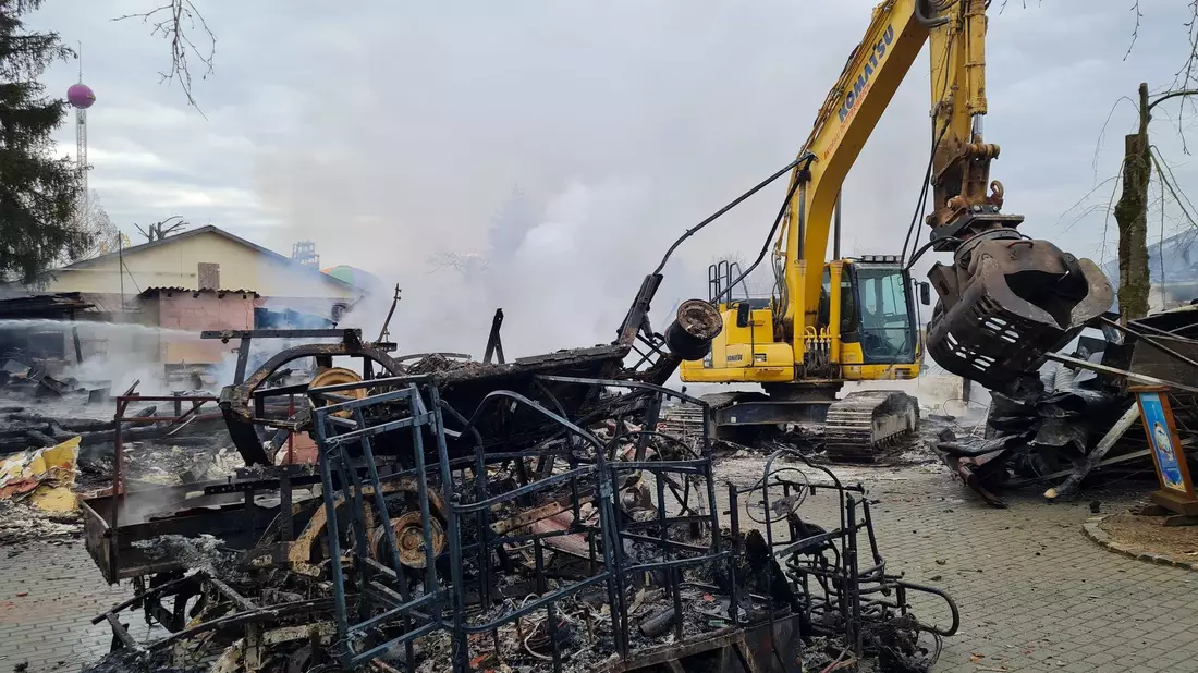 In einem Restaurant des «Freizeit-Landes» brach ein Feuer aus.  - Bild: Pia Bayer/dpa