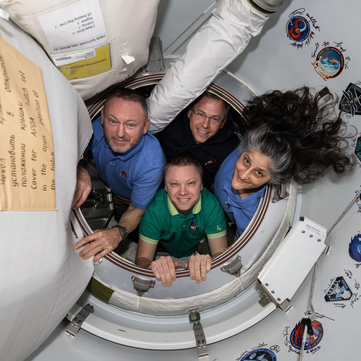 Die Mitglieder der «Crew-9»: im Uhrzeigersinn von links: Barry «Butch» Wilmore, Nick Hague und Suni Williams und Alexander Gorbunow - Foto: NASA/dpa