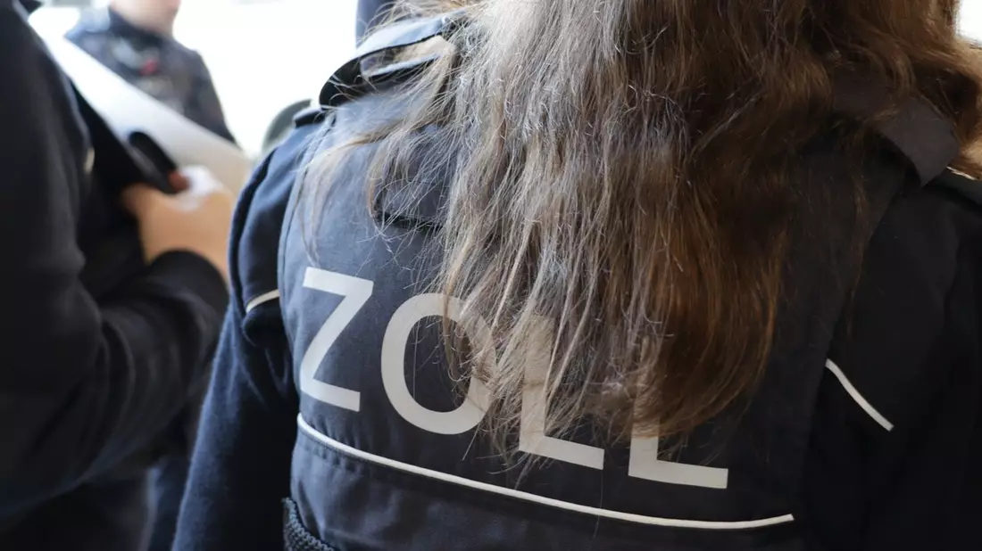 HZA-BI: Bielefelder Zoll beteiligt sich an Mindestlohnprüfung/Finanzkontrolle Schwarzarbeit im gesamten Bundesgebiet im Einsatz - Bild: presseportal.de