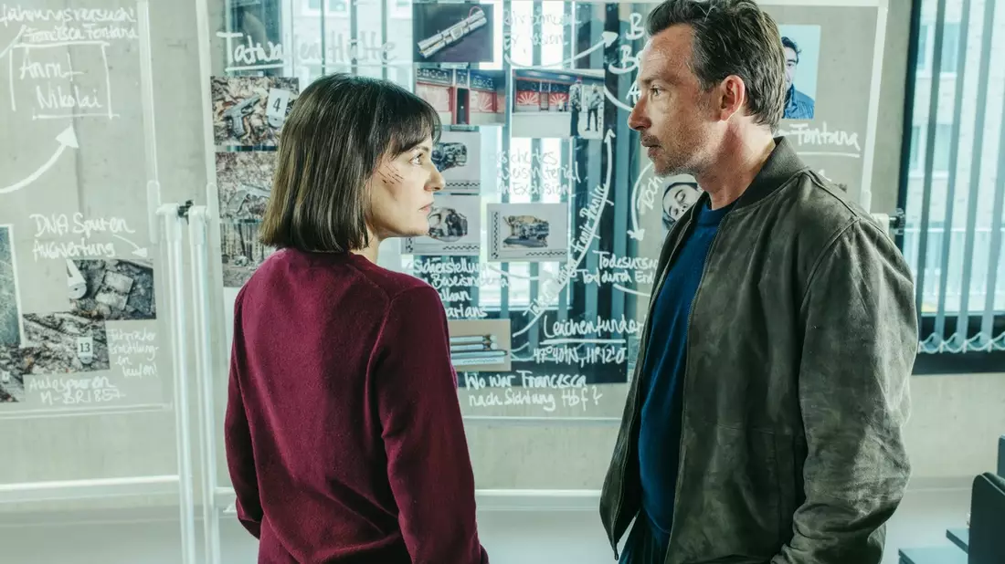 Die Augenzeugen: Packende Thriller-Neuverfilmung mit Nicolette Krebitz und Lucas Gregorowicz / Einladung zu Interviews - Bild: presseportal.de