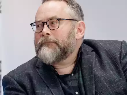 Stefan Niggemeier scheidet als Gesellschafter von Übermedien aus, bleibt aber fester Autor (Archivbild). - Foto: Markus Scholz/dpa
