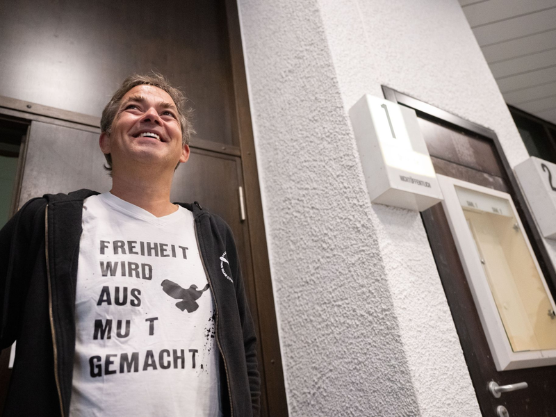 Ballweg sieht sich als Verfolgter der Justiz.  - Foto: Marijan Murat/dpa