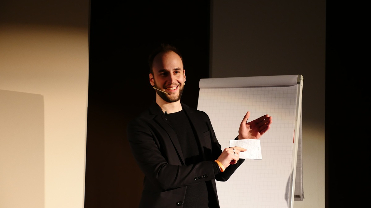 Andy Friday: Wie Männer ihre Chancen in der Dating-Welt nachhaltig verbessern - Foto: presseportal.de