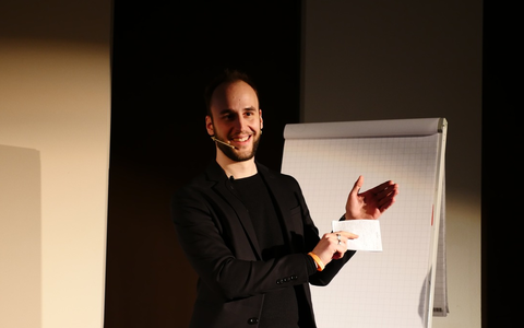 Andy Friday: Wie Männer ihre Chancen in der Dating-Welt nachhaltig verbessern - Foto: presseportal.de