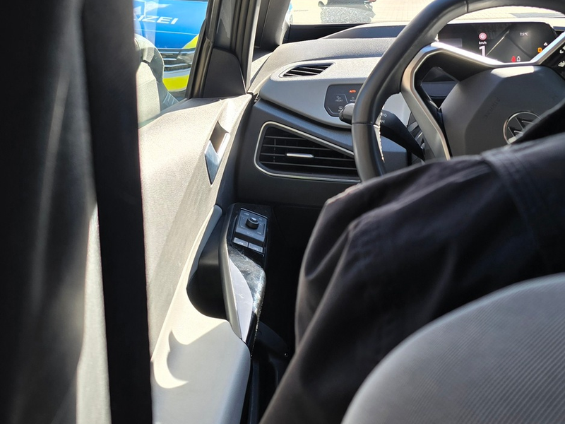 POL-STD: Verkehrsaktionswoche Seatbelt - Polizei kontrolliert 380 Autofahrerinnen und Autofahrer - fast 100 Verstöße - Foto: presseportal.de