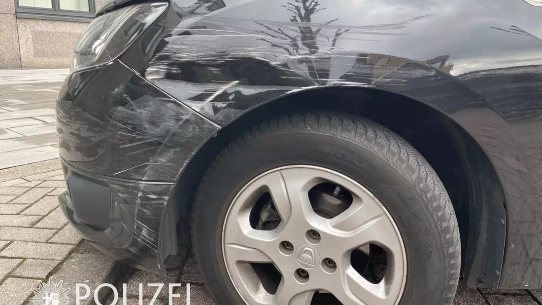 POL-PPWP: Parkendes Auto gestreift - Bild: presseportal.de