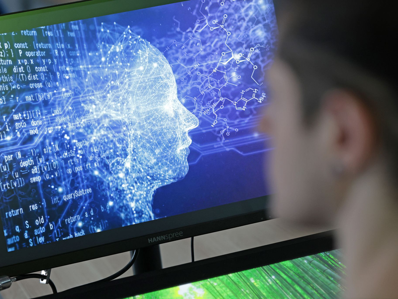 Wie gut KI genutzt wird, soll auch bei Mitarbeiter-Bewertungen eine Rolle spielen. (Illustration) - Foto: Matthias Bein/dpa