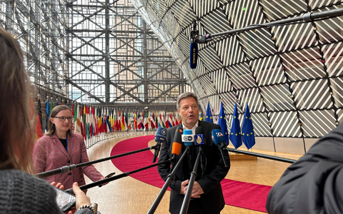 Wirtschaftsminister Robert Habeck findet, dass Brandenburgs Regierungschefs mit seinen Aussagen zu einer möglichen Rückkehr russischer Öllieferungen «völlig falsch» liegt. - Foto: Alina Schmidt/dpa