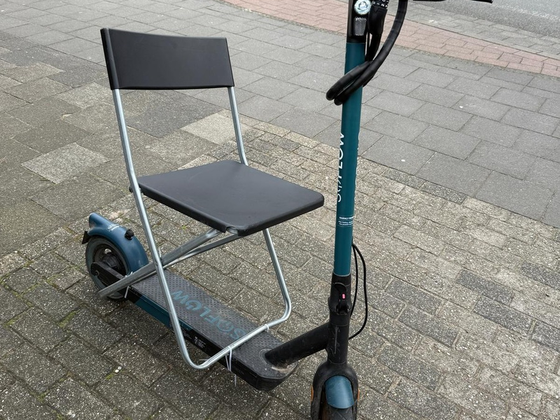 POL-KLE: Geldern - E-Scooter Fahrer wollte es bequem haben und war mit altem Kennzeichen unterwegs: Strafanzeige - Foto: presseportal.de