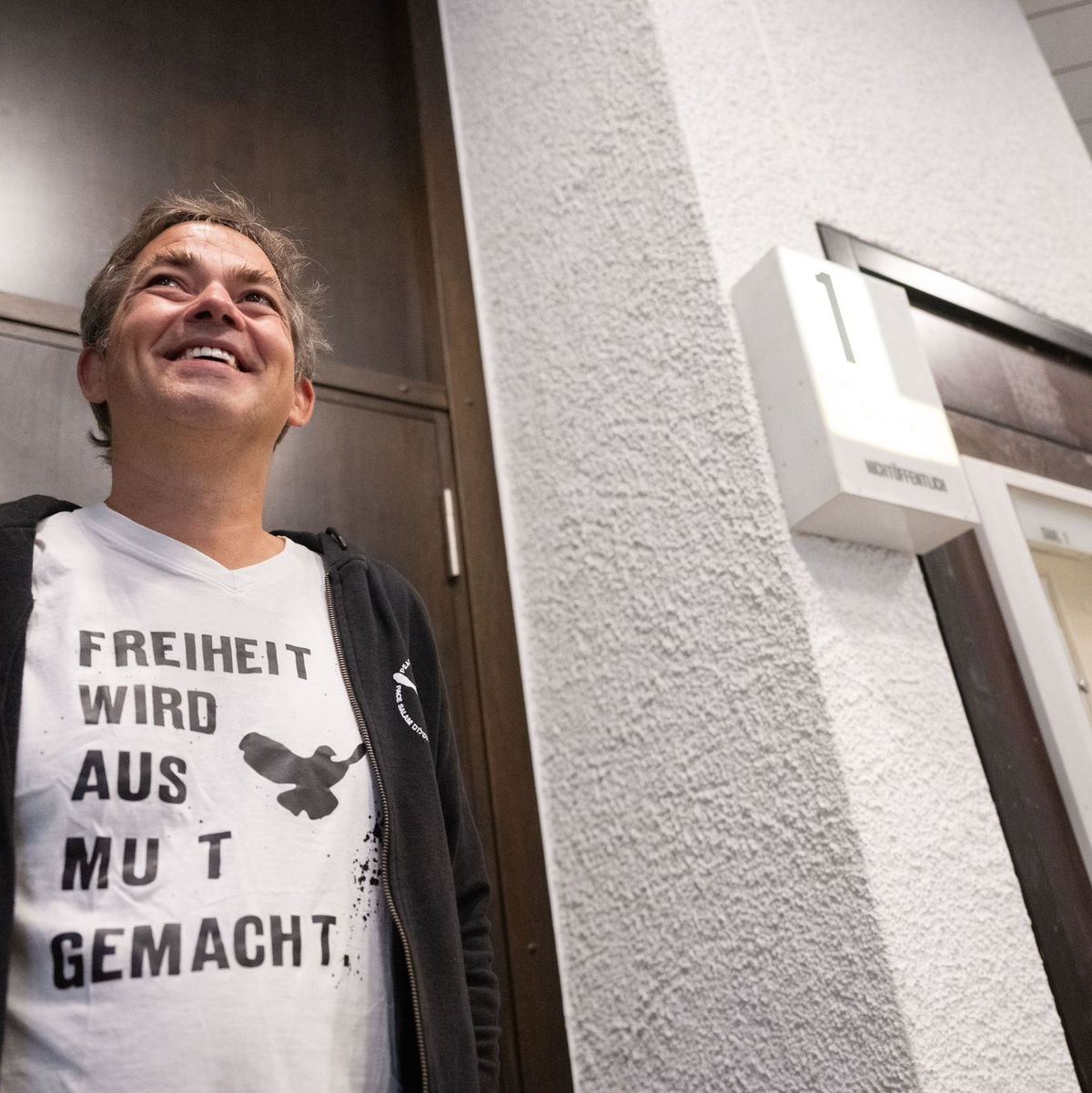 Ballweg sieht sich als Verfolgter der Justiz.  - Foto: Marijan Murat/dpa