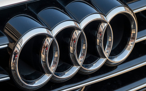 Audi-Logo: Der Autobauer streicht Tausende Jobs. (Symbolbild) - Foto: Peter Kneffel/dpa