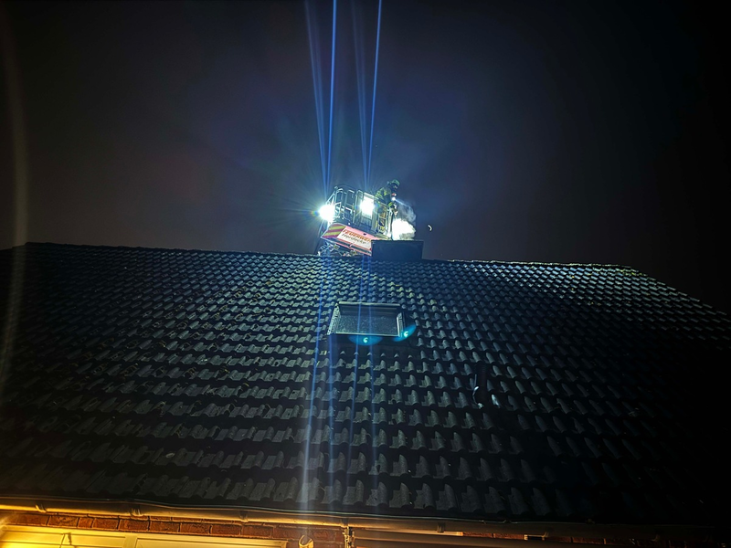 FW-EN: Feuerwehr rückte zu Kaminbrand in den Dahlienweg aus - Kamin wurde gespiegelt und gekehrt - Foto: presseportal.de