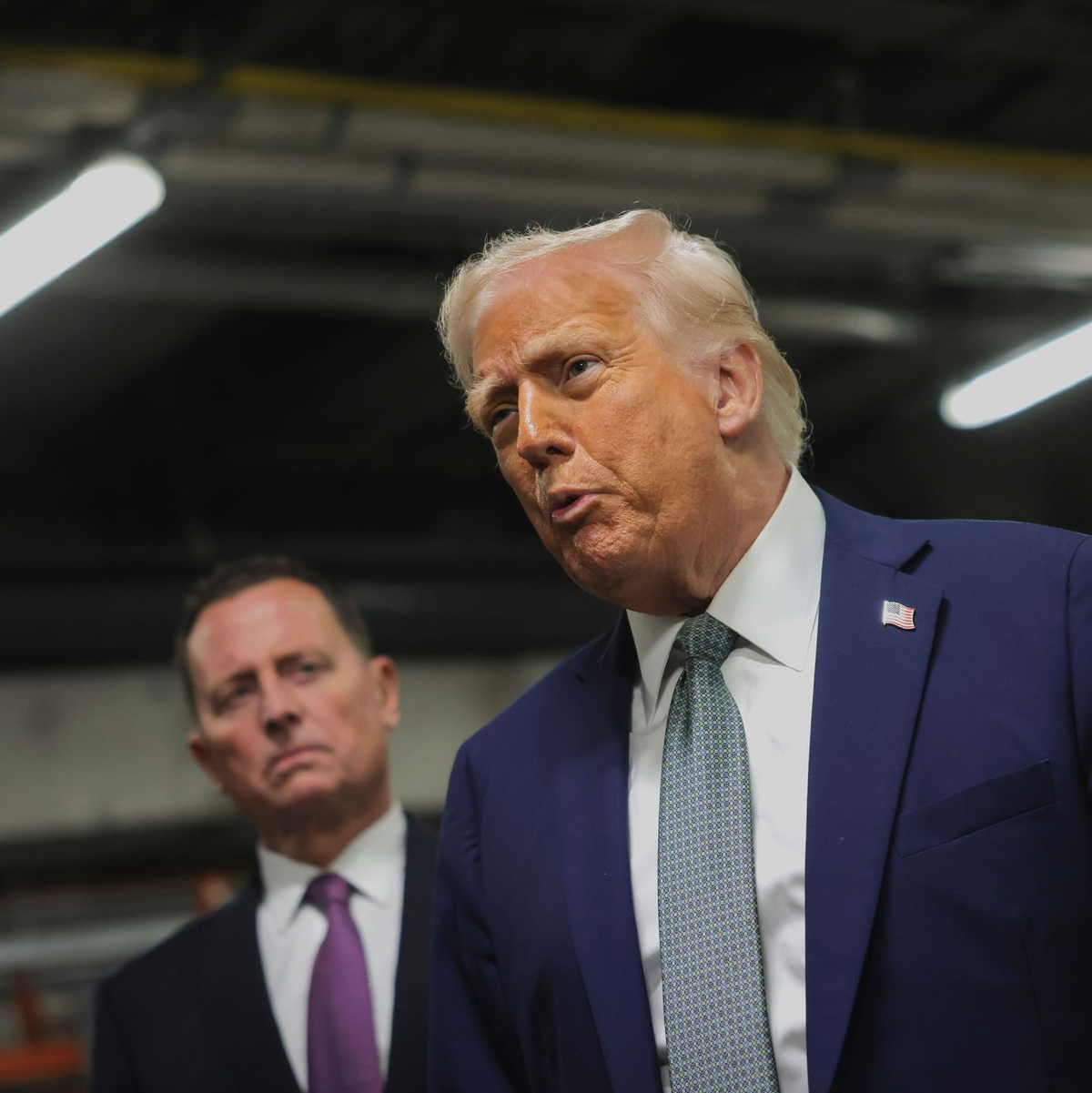 US-Präsident Donald Trump steht in der Präsidentenloge des John F. Kennedy Centers. - Foto: Uncredited/Pool/AP/dpa