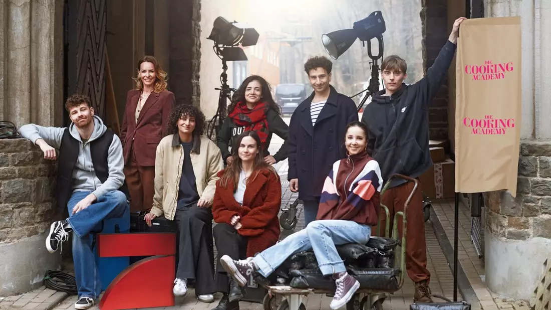 Brian Rosenkranz Simone Hanselmann Tiesan-Yesim Atas Helen Woigk Vita Tepel Riccardo Ferreira Lara Kimpel Louis Jérôme Wagenbrenner Die Cooking-Academy - Bild: ProSieben/Christoph Köstlin, presseportal.de