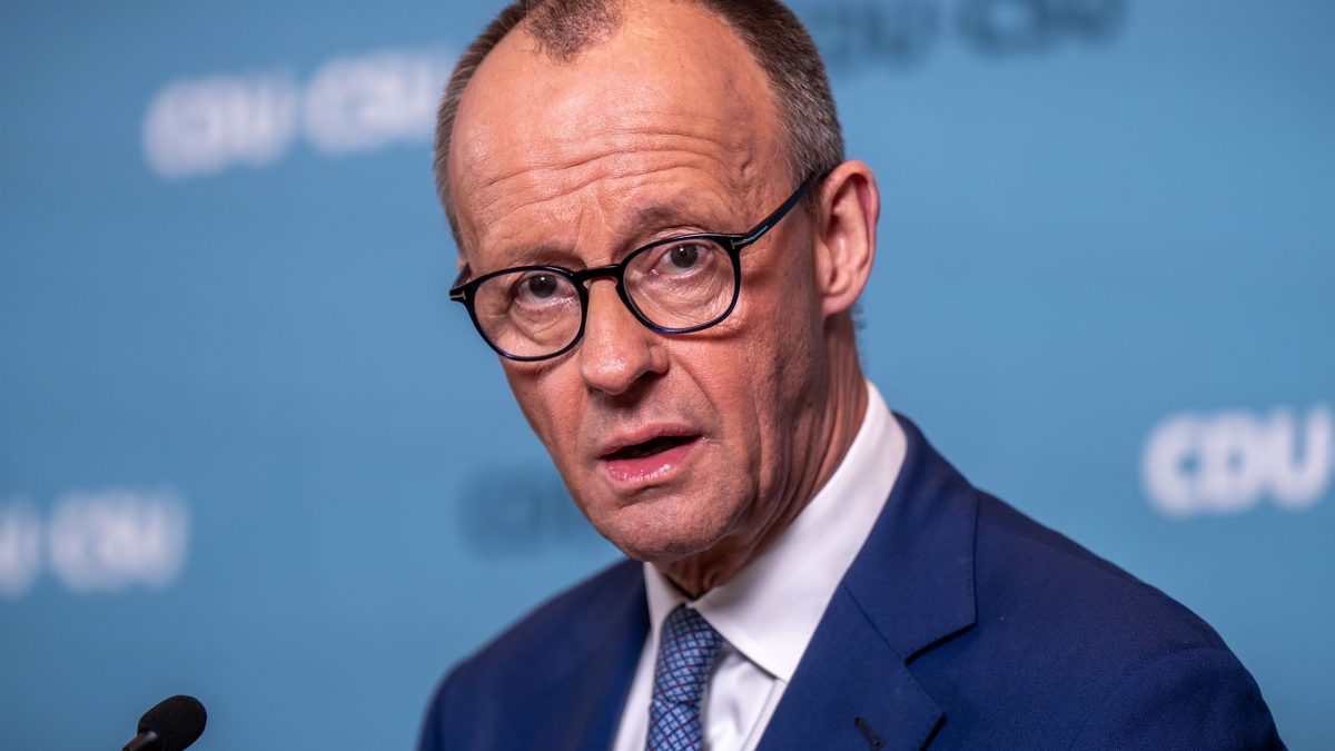 Der Bundestag will heute ein Riesen-Schuldenpaket beschließen. Gibt der Bundesrat auch grünes Licht, dürfte das auch schnelle neue Hilfen für die Ukraine bedeuten. Kündigt der Unionsfraktionschef an. - Foto: Michael Kappeler/dpa