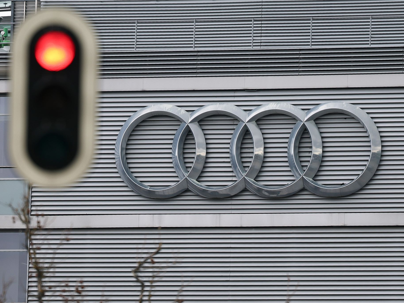 Audi-Zentrale in Ingolstadt - beim Autobauer läuft es derzeit schlecht.  - Foto: Daniel Löb/dpa