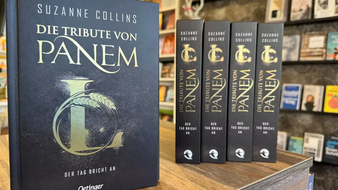 Das lange Warten hat ein Ende: der fünfte Teil der Jugendbuch-Reihe «Die Tribute von Panem» ist weltweit erschienen.  - Bild: Christiane Bosch/dpa