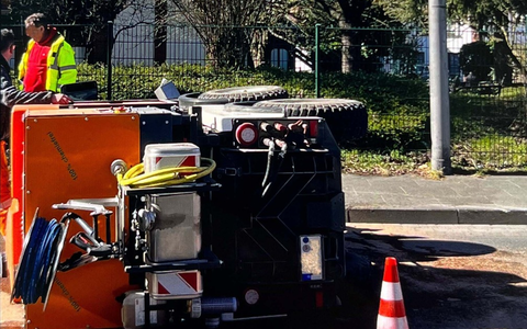 POL-LIP: Bad Salzuflen. Reinigungswagen beim Abbiegen umgekippt. - Foto: presseportal.de