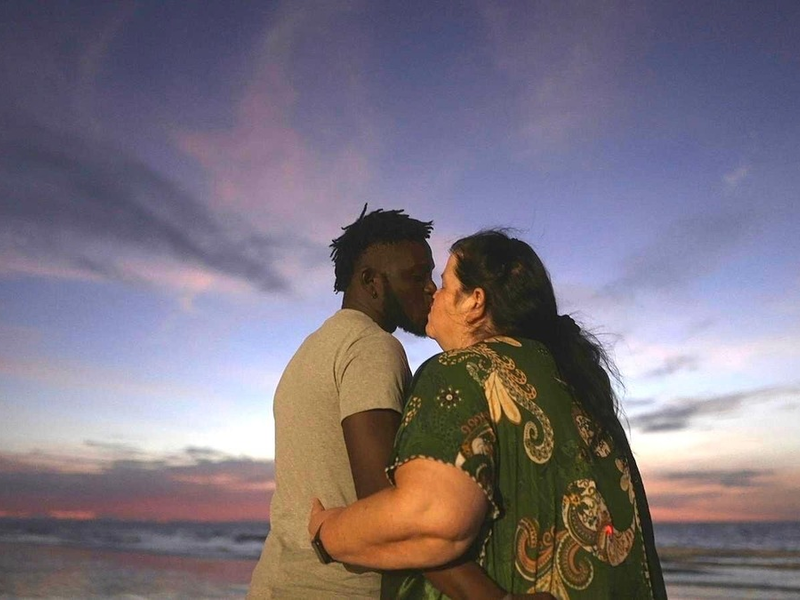 Sam Silvia Amore unter Palmen - Foto: presseportal.de