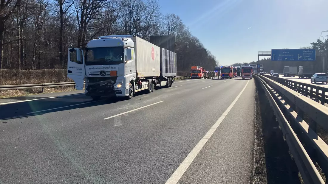 FW Hannover: Verkehrsunfall auf der A2 - Bild: presseportal.de