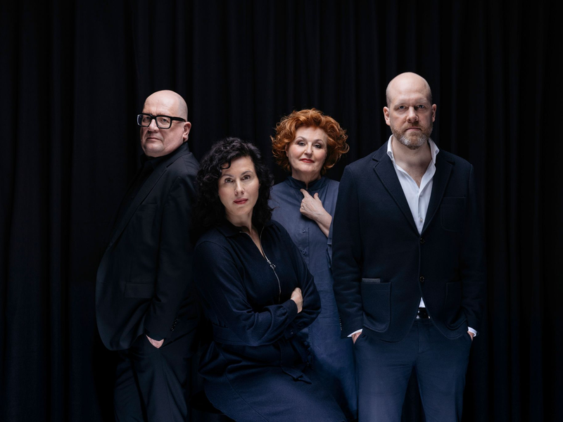 Die vier Hosts des Podcasts «Zeit Verbrechen»: Andreas Sentker (v.l.n.r.), Anne Kunze, Sabine Rückert und Daniel Müller.  - Foto: Julia Sellmann/Die Zeit/dpa