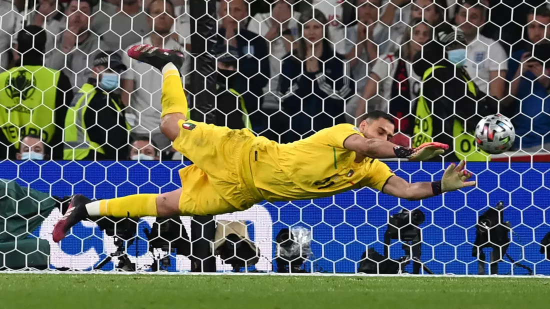 Italien hat keine Torwartsorgen: Gianluigi Donnarumma ist aktuell in Topform. - Bild: Paul Ellis/Pool AFP/AP/dpa