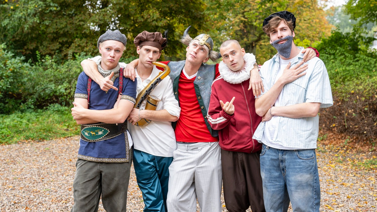 Bruno Alexander Oskar Belton Emil Belton Leonard Fuchs Max Mattis INTIMATE. - Foto: Joyn/Markus Hertrich, presseportal.de