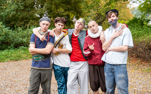 Bruno Alexander Oskar Belton Emil Belton Leonard Fuchs Max Mattis INTIMATE. - Foto: Joyn/Markus Hertrich, presseportal.de