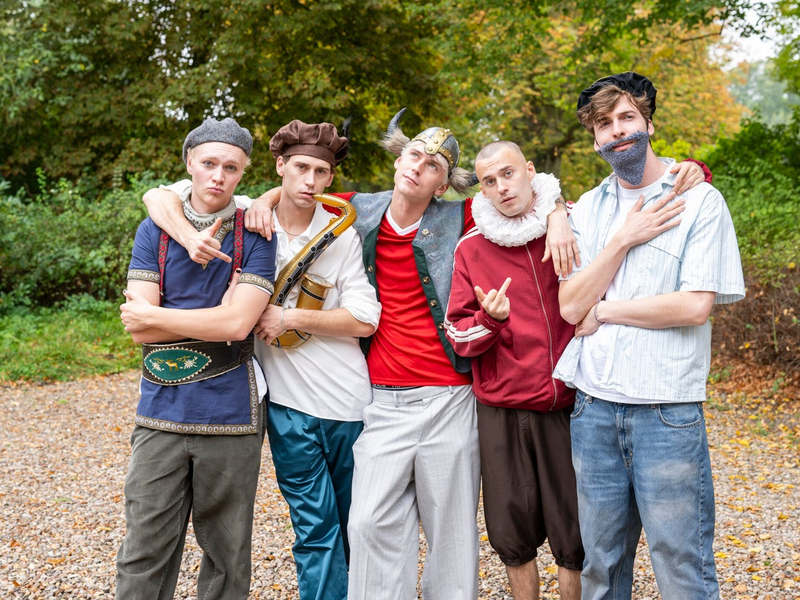 Bruno Alexander Oskar Belton Emil Belton Leonard Fuchs Max Mattis INTIMATE. - Foto: Joyn/Markus Hertrich, presseportal.de