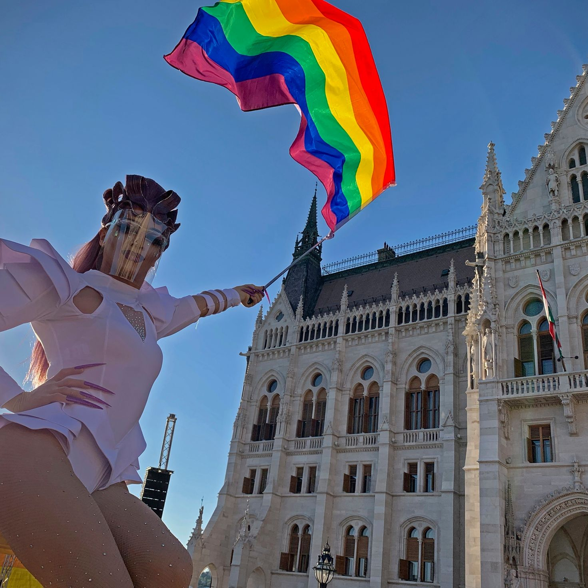 Ungarns Regierung plant zudem eine Verfassungsänderung, nach der ein Mensch ausschließlich als Mann oder Frau definiert wird. (Archivbild) - Foto: Bela Szandelszky/AP/dpa