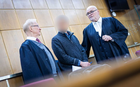 In einer Erklärung spricht der Angeklagte im Fall der mutmaßlichen Vergiftung zweier Kollegen von einem fatalen Fehler und einem folgenschweren Missgeschick. - Foto: Moritz Frankenberg/dpa In einer Erklärung spricht der Angeklagte im Fall der mutmaßlichen Vergiftung zweier Kollegen von einem fatalen Fehler und einem folgenschweren Missgeschick. - Foto: Moritz Frankenberg/dpa