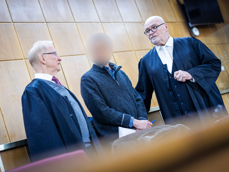 In einer Erklärung spricht der Angeklagte im Fall der mutmaßlichen Vergiftung zweier Kollegen von einem fatalen Fehler und einem folgenschweren Missgeschick.  - Foto: Moritz Frankenberg/dpa