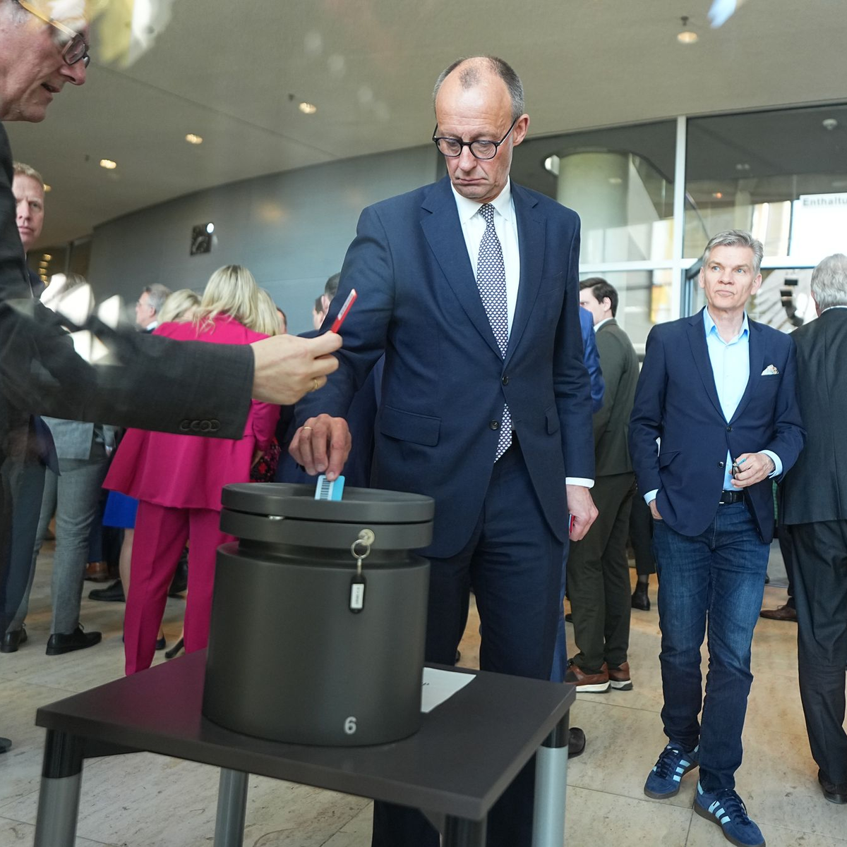 Der alte Bundestag erlebt in seiner letzten Sitzung einen Abstimmungsmarathon. - Foto: Michael Kappeler/dpa Pool/dpa