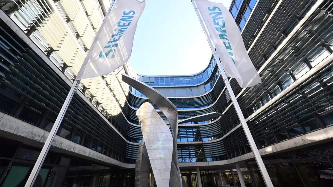 Siemens zeigt sich relativ unbeeindruckt von den weltweiten Verwerfungen. (Archivbild) - Bild: Felix Hörhager/dpa