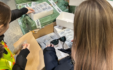 HZA-S: Gefährliche Accessoires / Stuttgarter Zoll stoppt Einfuhr von Sonnenbrillen und Kinderuhren aus China - Foto: presseportal.de