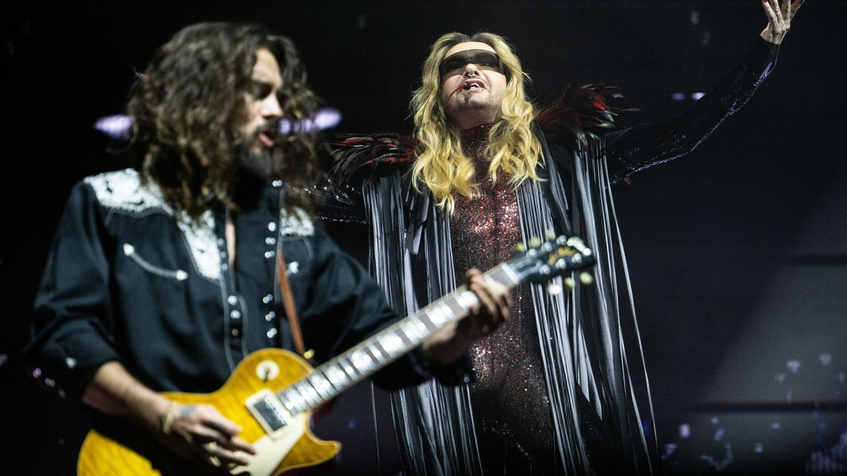 Tom (links) und Bill Kaulitz bei einem Konzert im März. (Archivbild) - Foto: Marijan Murat/dpa