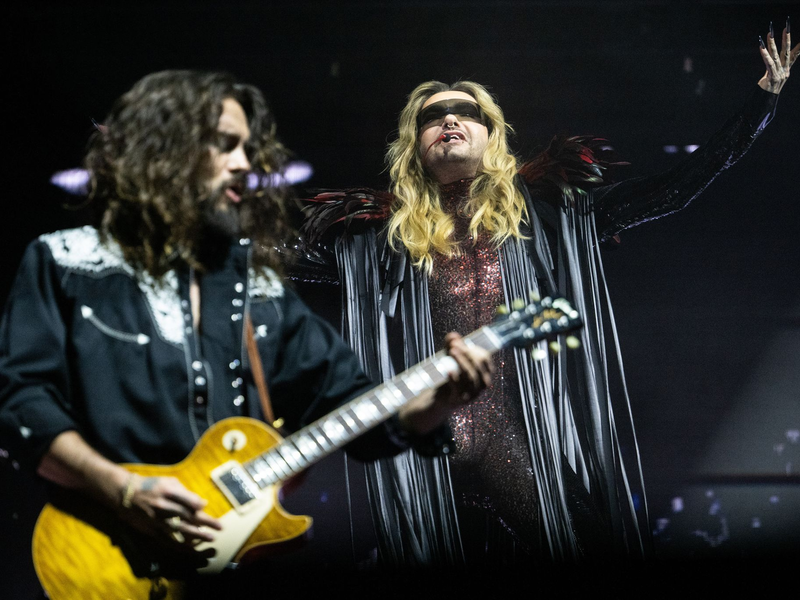 Tom (links) und Bill Kaulitz bei einem Konzert im März. (Archivbild) - Foto: Marijan Murat/dpa