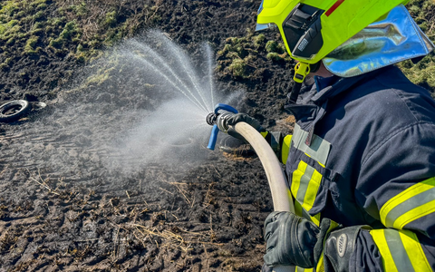 FW Flotwedel: Böschungsbrand am Kinderspielplatz - Feuerwehr verhindert weitere Ausbreitung - Foto: presseportal.de