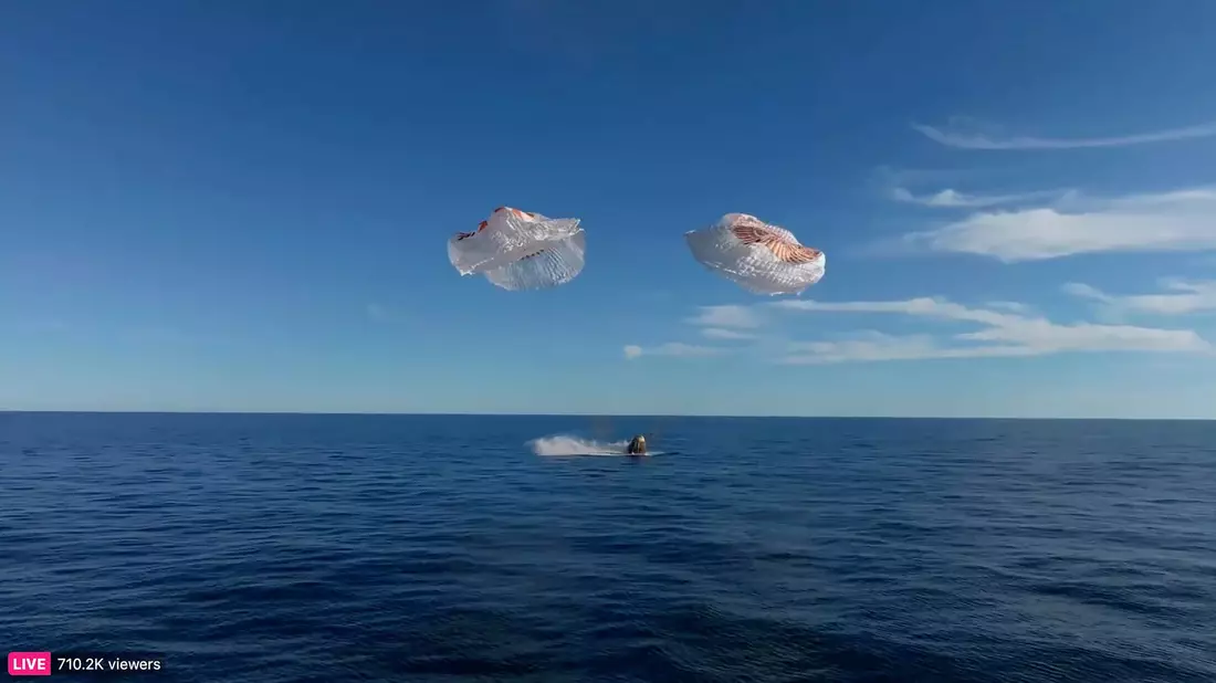 Zwei auf der ISS gestrandete Astronauten sind zurück auf der Erde. - Bild: Uncredited/SpaceX/AP/dpa