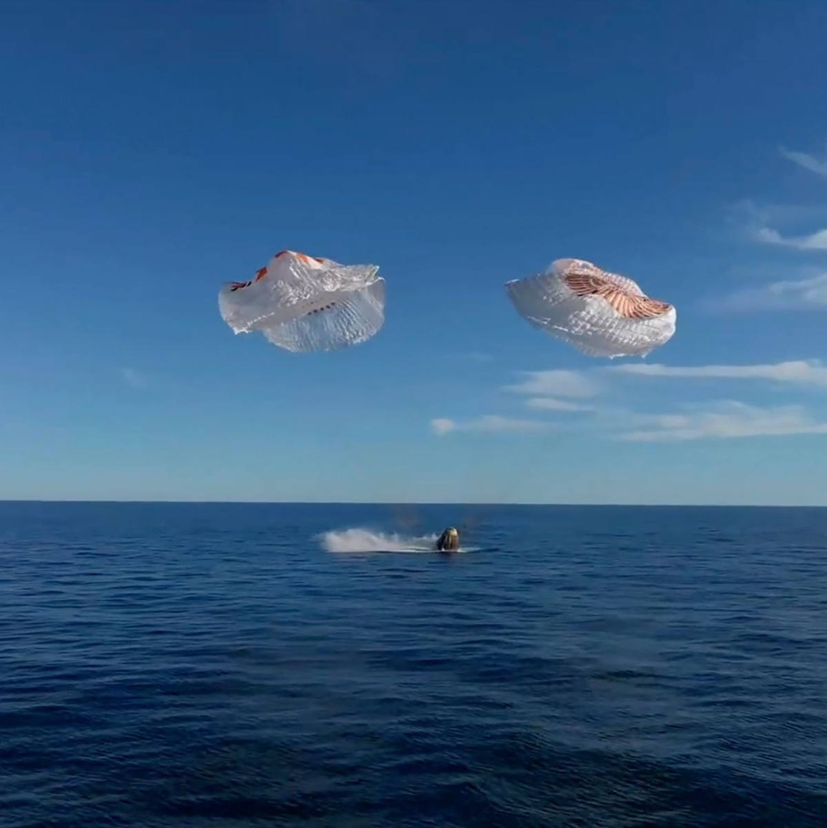 Zwei auf der ISS gestrandete Astronauten sind zurück auf der Erde. - Foto: Uncredited/SpaceX/AP/dpa