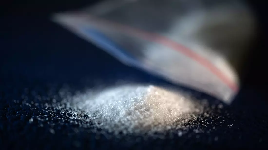 Forschungschemikalien können als Pulver, Flüssigkeiten oder Tabletten vorkommen. (Symbolbild) - Bild: Marijan Murat/dpa