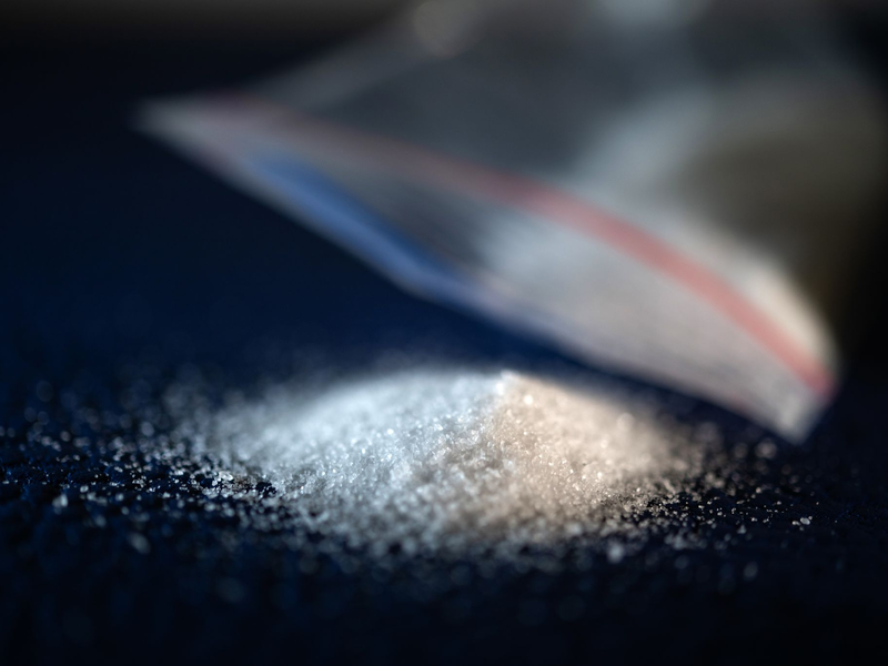 Forschungschemikalien können als Pulver, Flüssigkeiten oder Tabletten vorkommen. (Symbolbild) - Foto: Marijan Murat/dpa