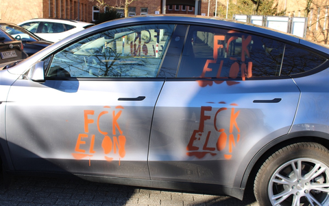 POL-VIE: Mehrere Teslas mit Graffiti beschmiert - Haben Sie Hinweise? - Foto: presseportal.de