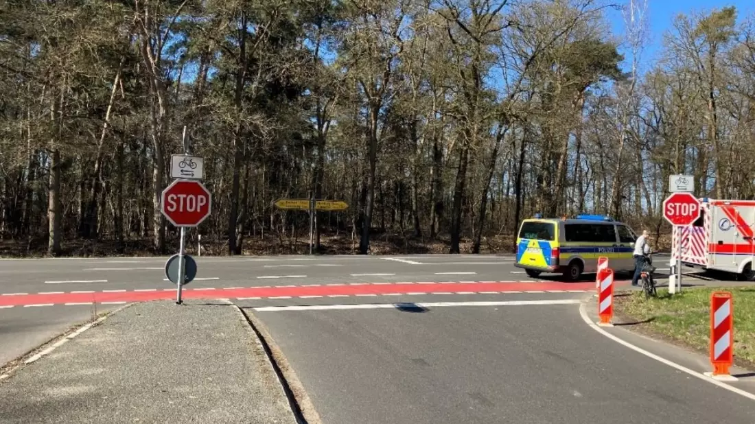 POL-ROW: ++ Funkstreifenwagen beschädigt: 22-Jähriger gestellt ++ Unfall an Bundesstraße: Pedelec-Fahrerin leicht verletzt ++ - Bild: presseportal.de