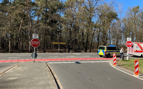 POL-ROW: ++ Funkstreifenwagen beschädigt: 22-Jähriger gestellt ++ Unfall an Bundesstraße: Pedelec-Fahrerin leicht verletzt ++ - Foto: presseportal.de POL-ROW: ++ Funkstreifenwagen beschädigt: 22-Jähriger gestellt ++ Unfall an Bundesstraße: Pedelec-Fahrerin leicht verletzt ++ - Foto: presseportal.de