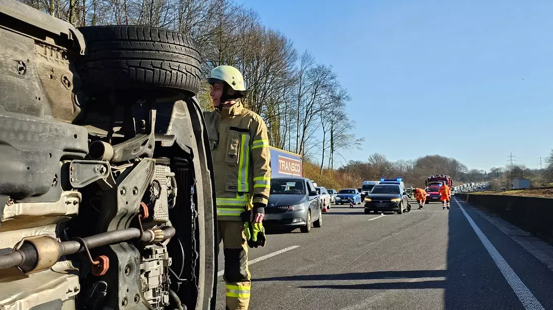 FW Burscheid: Verkehrsunfall auf der Autobahn - Bild: presseportal.de