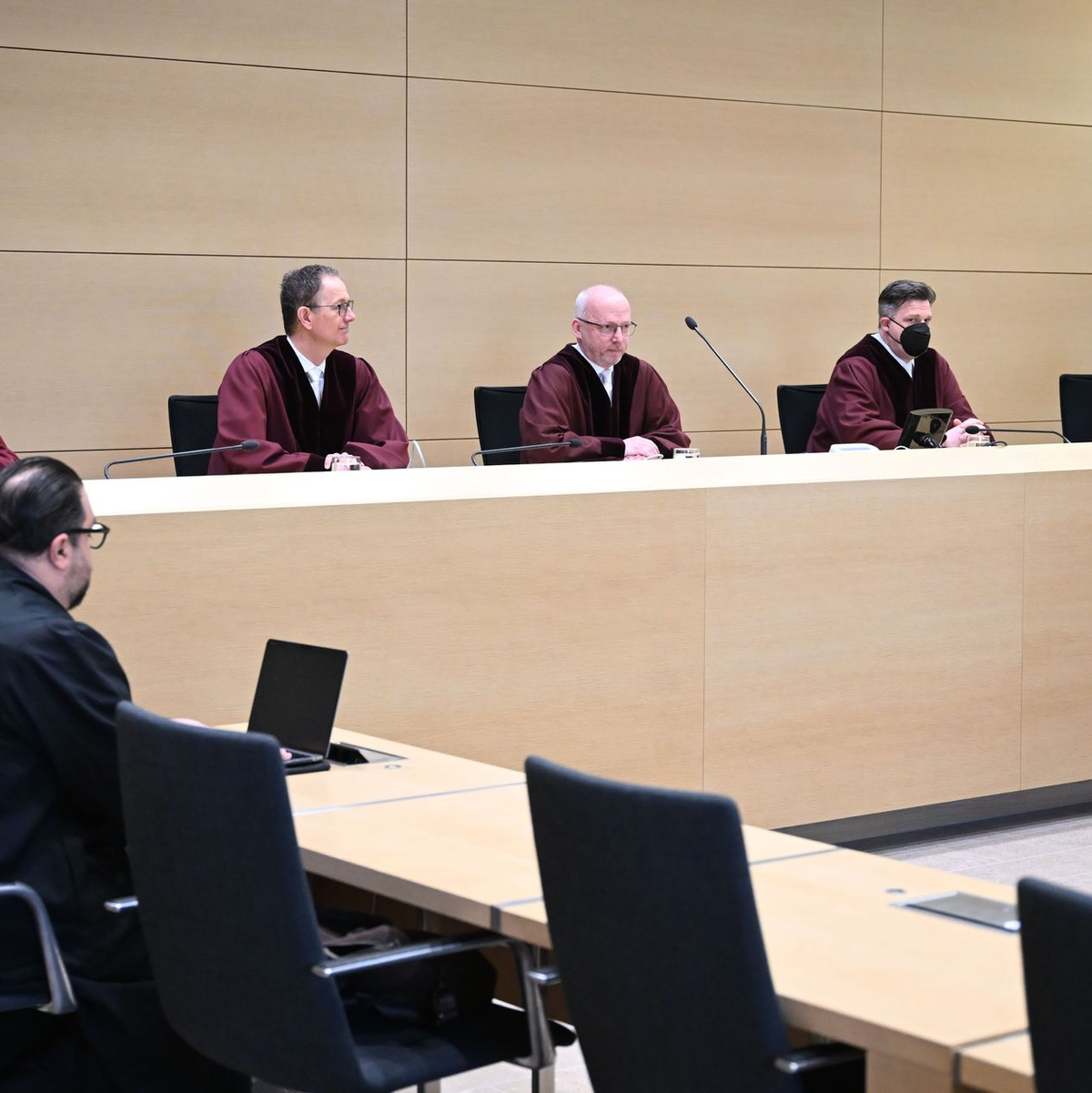 Seine Mandantin muss nun wieder ins Gefängnis, stellt ihr Anwalt Erkan Zünbül fest. - Foto: Uli Deck/dpa